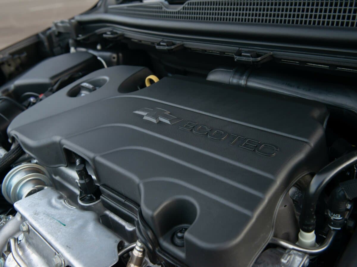Chevrolet Cruze II Restayling — Salon, arxadan