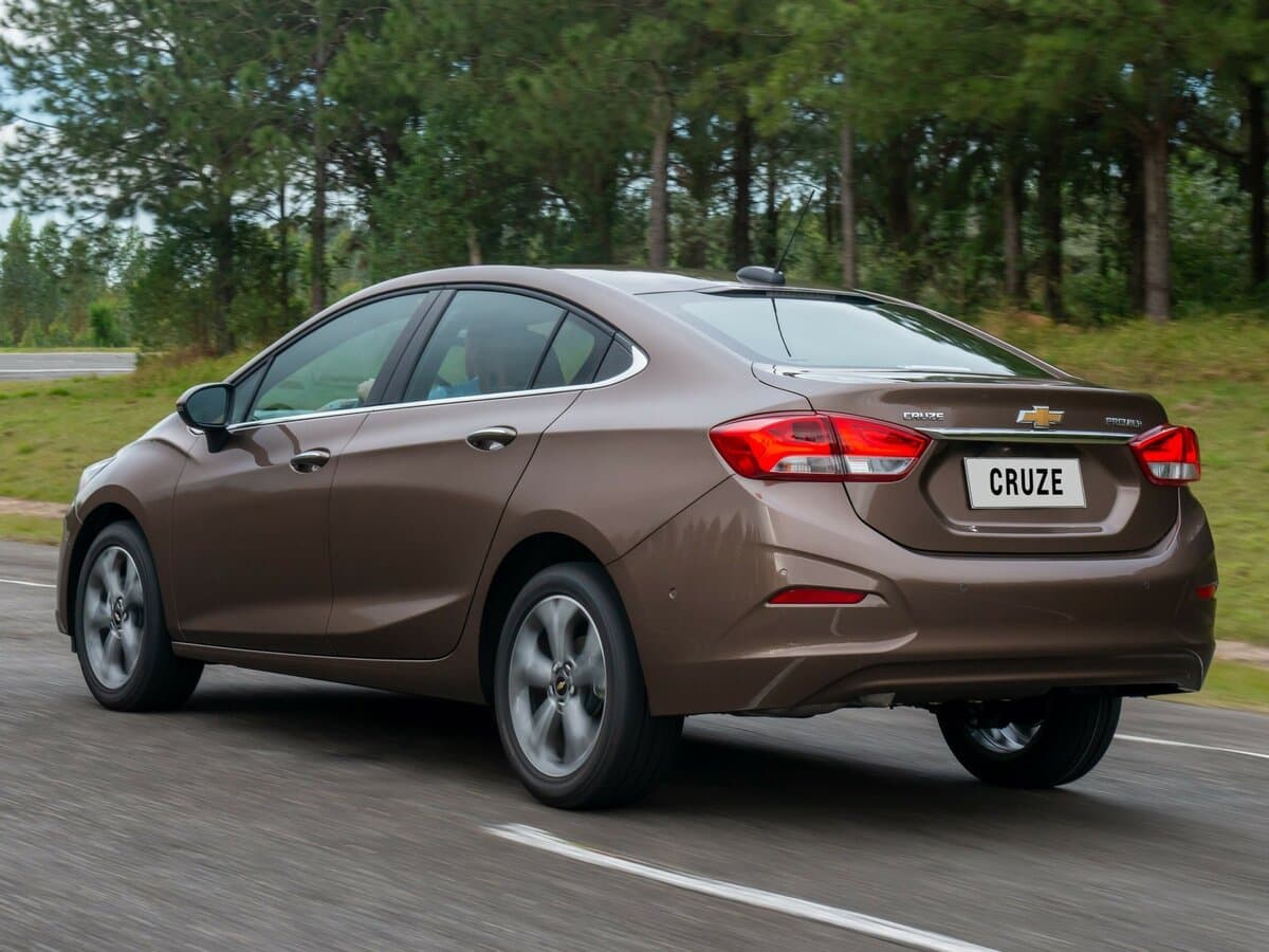 Chevrolet Cruze II Restayling — 3/4 arxadan
