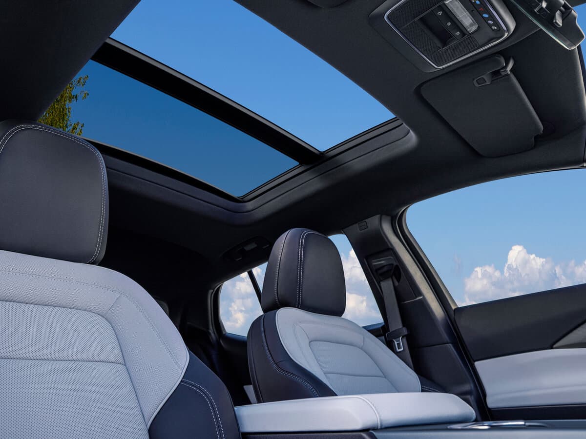 Chevrolet Equinox EV 2024 – indiyədək — Salon, öndən