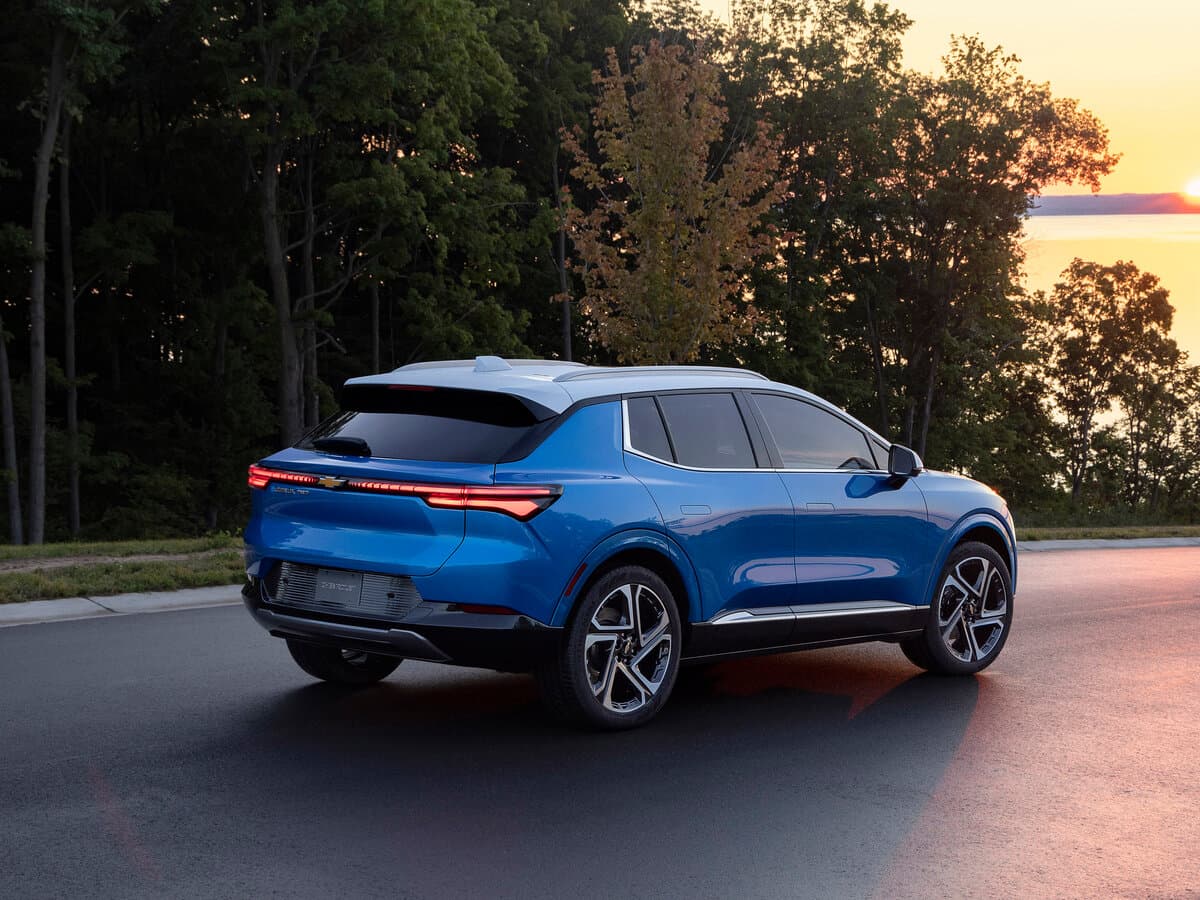 Chevrolet Equinox EV 2024 – indiyədək — 3/4 arxadan