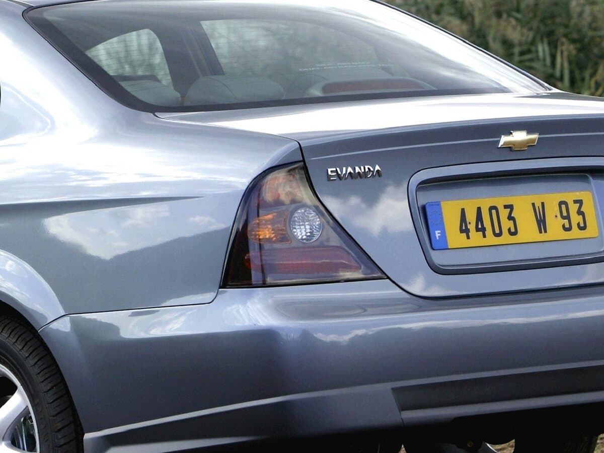 Chevrolet Evanda 2000 – 2006 — Detal
