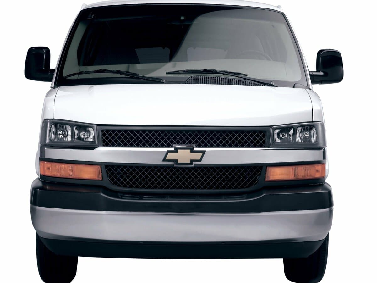 Chevrolet Express II — Öndən