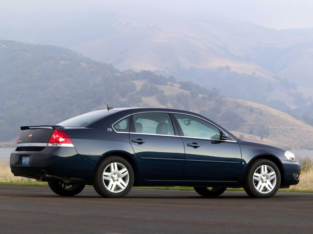 Chevrolet Impala IX — Yandan