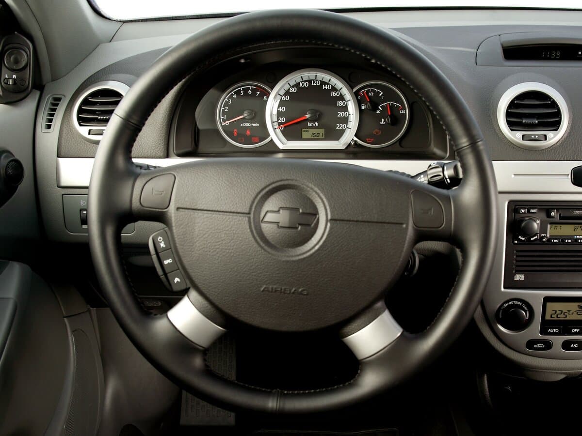 Chevrolet Lacetti I — Sükan