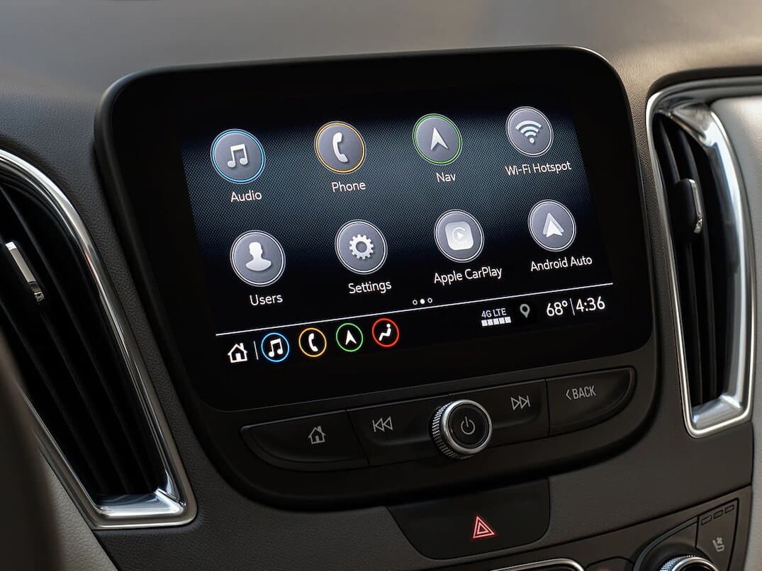 Chevrolet Malibu IX Restayling — Salon, öndən
