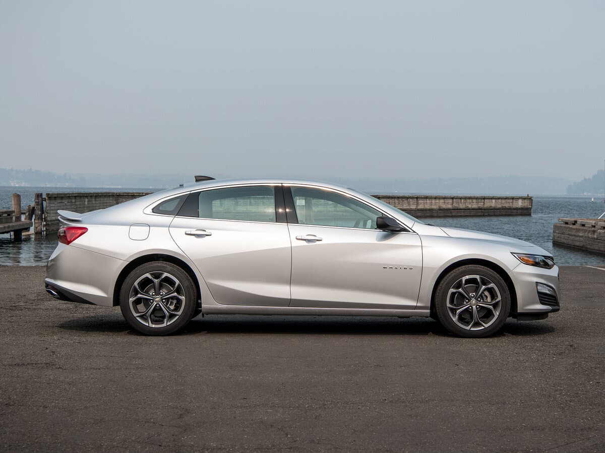 Chevrolet Malibu IX Restayling — Yandan