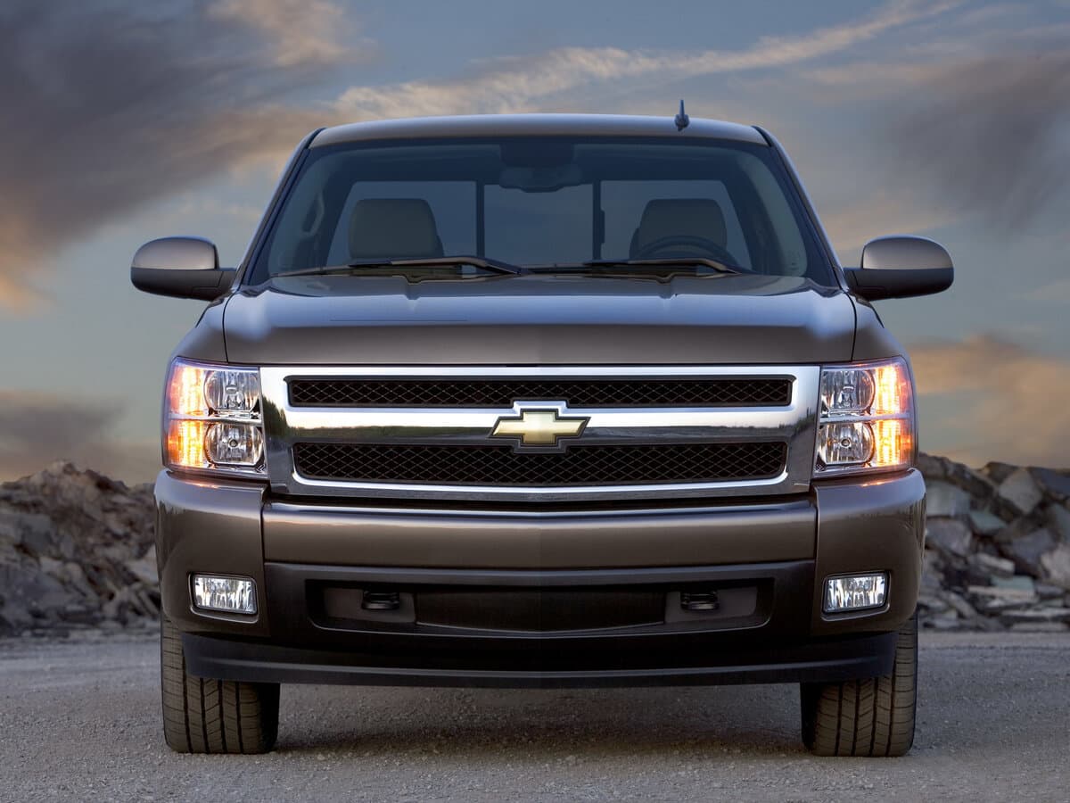 Chevrolet Silverado II (GMT900) — Öndən
