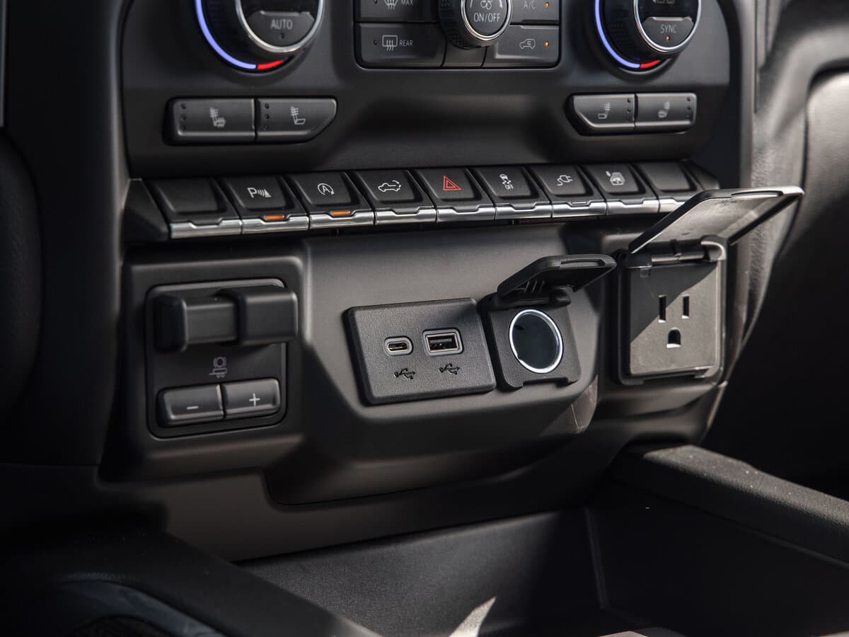 Chevrolet Silverado IV (T1XX) — Salon, öndən