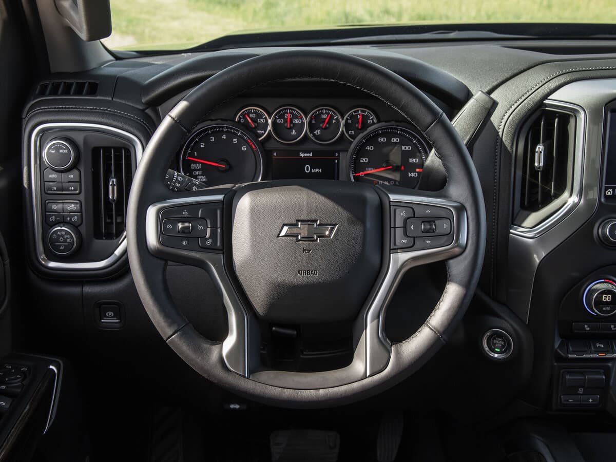 Chevrolet Silverado IV (T1XX) — Sükan