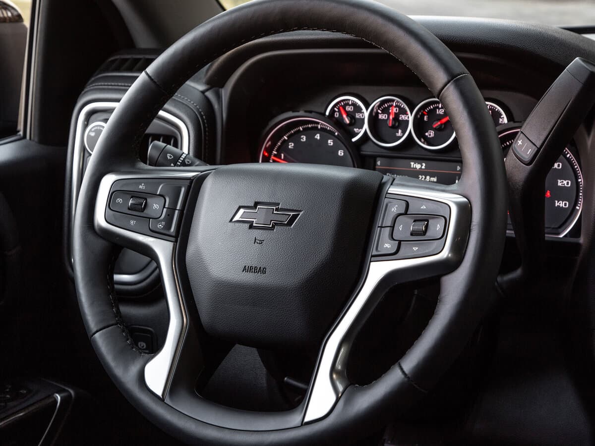 Chevrolet Silverado IV (T1XX) — Sükan