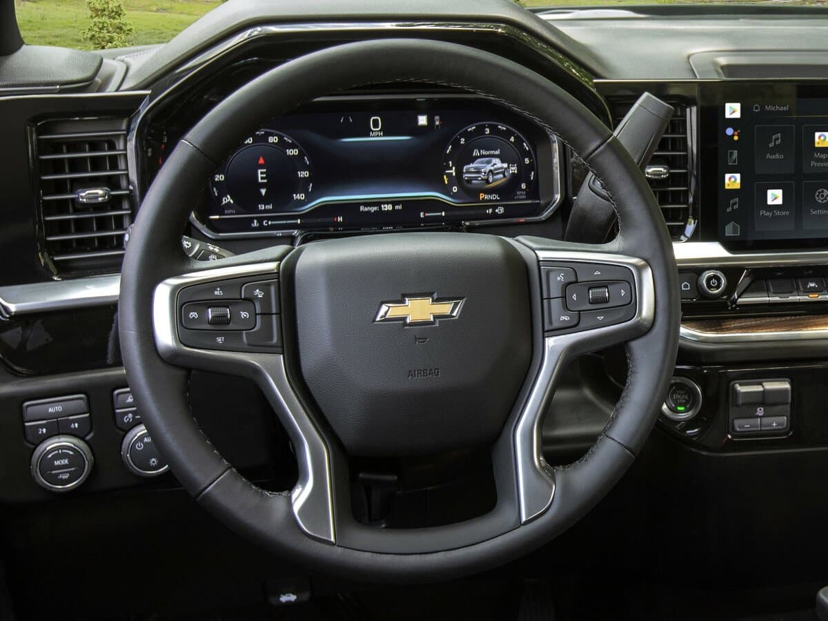 Chevrolet Silverado IV (T1XX) Restayling — Sükan