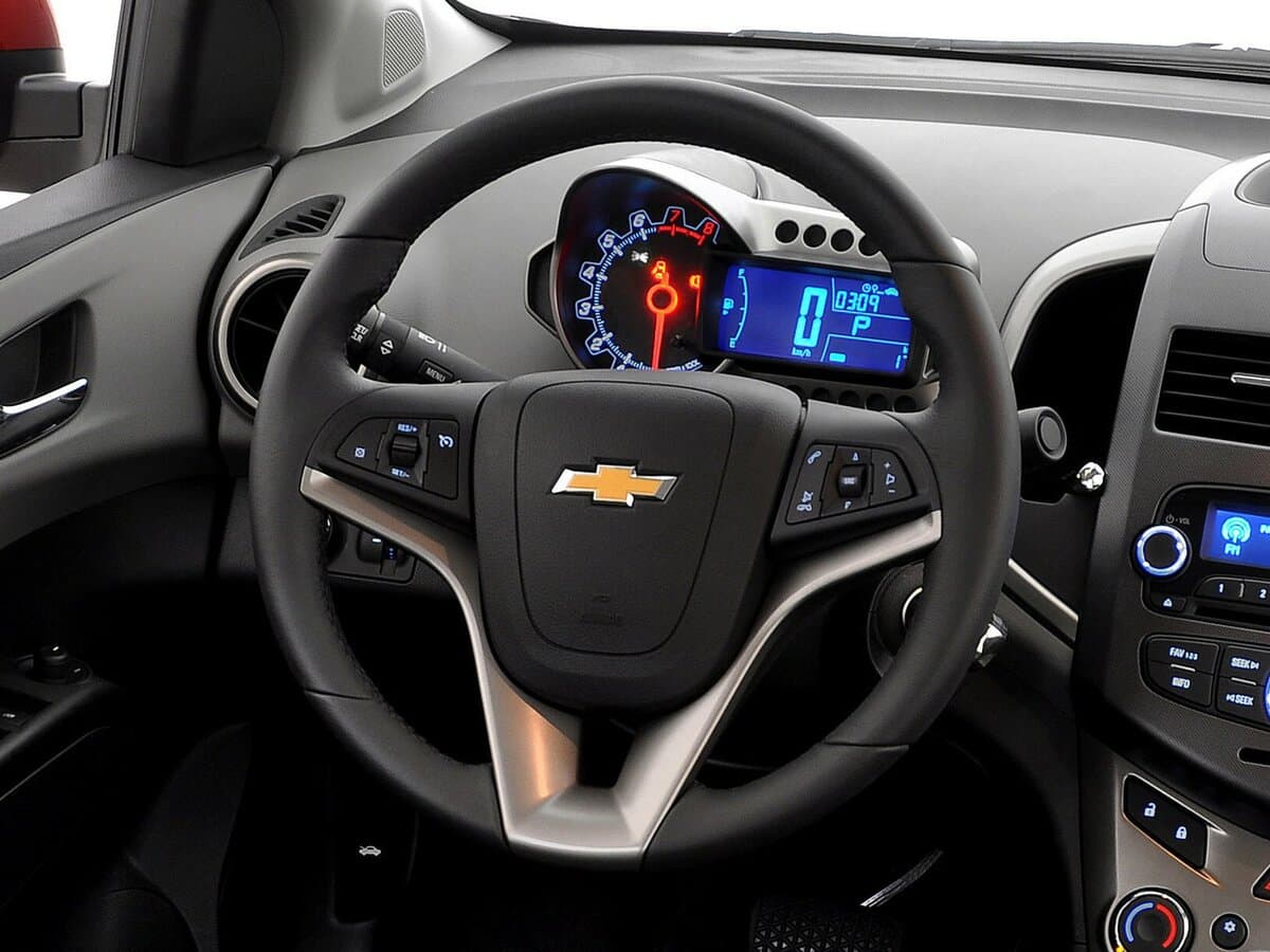 Chevrolet Sonic I — Sükan