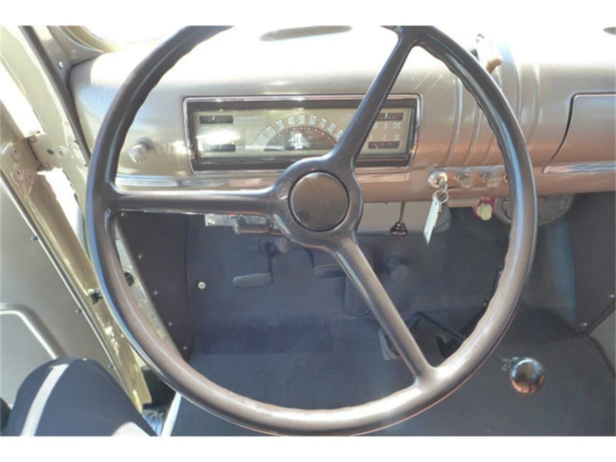 Chevrolet Suburban II — Sükan