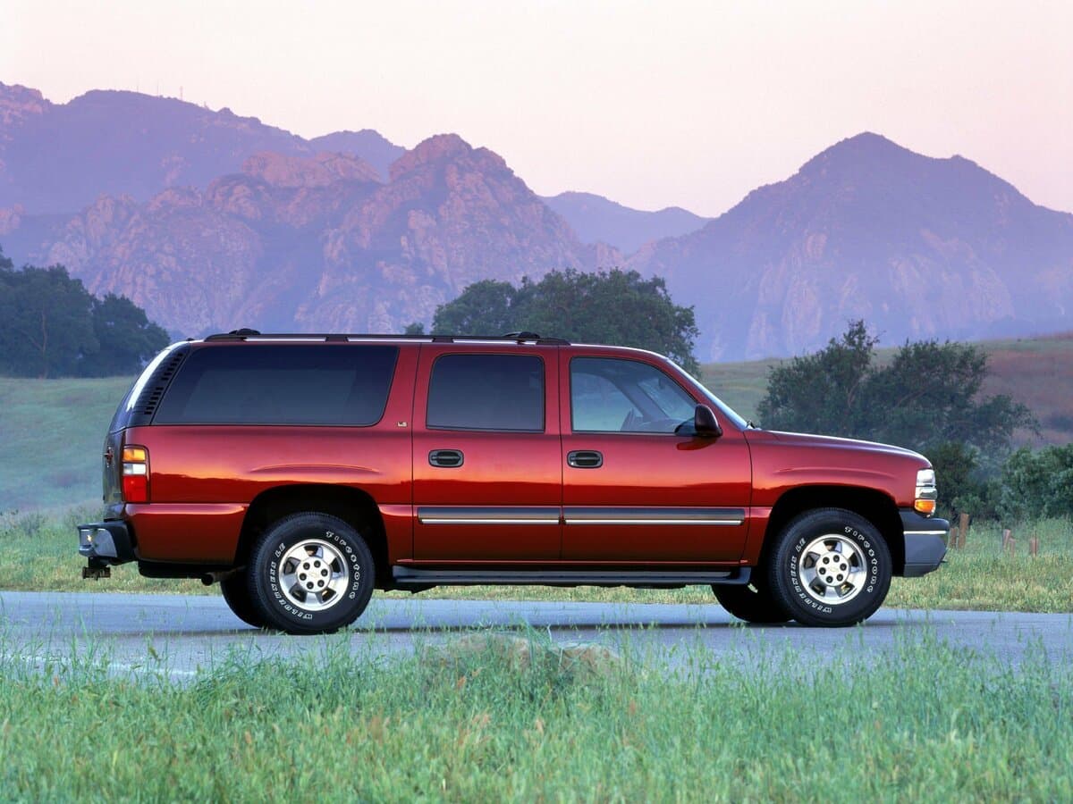 Chevrolet Suburban IX — Yandan