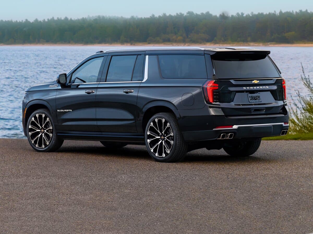 Chevrolet Suburban XII Restayling — 3/4 arxadan