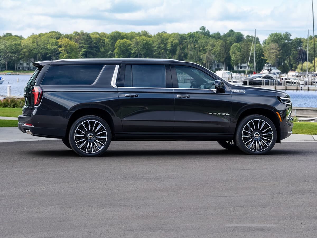 Chevrolet Suburban XII Restayling — Yandan