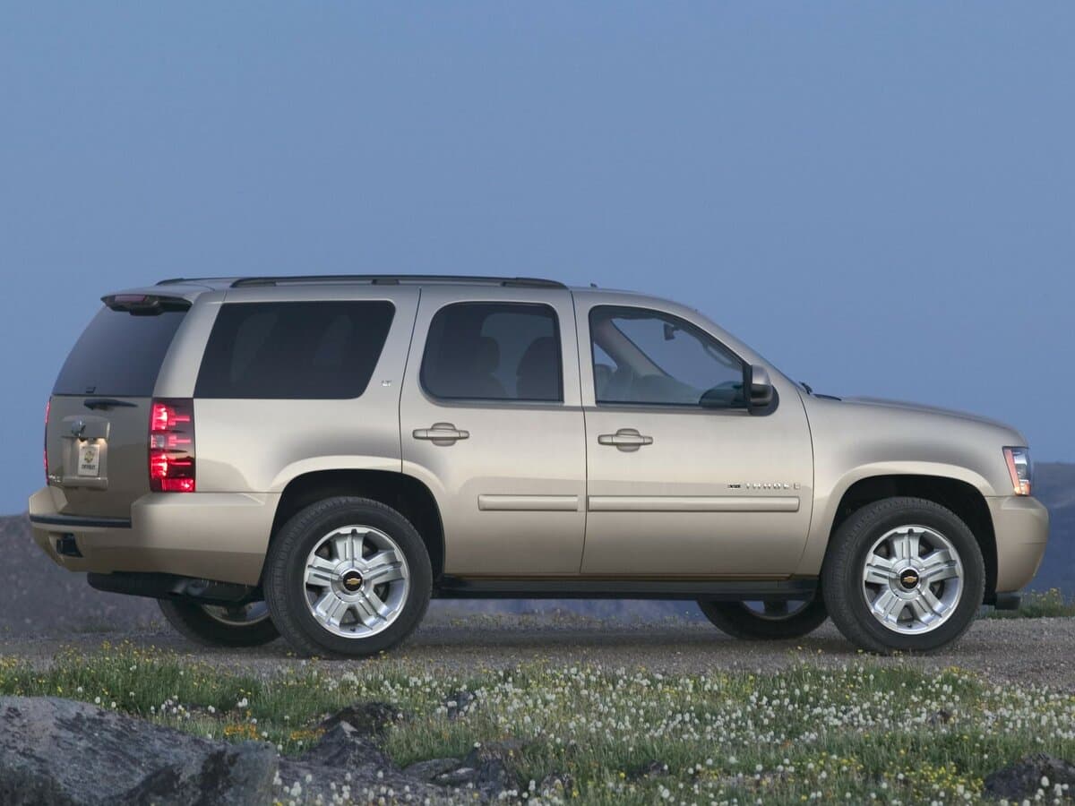 Chevrolet Tahoe III — Yandan