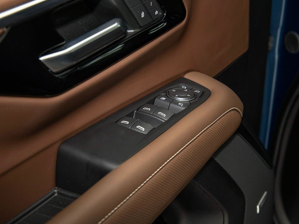 Chevrolet Tahoe V Restayling — Qapı