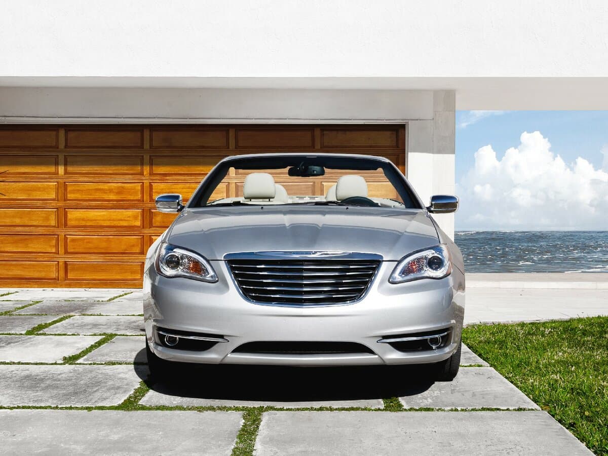 Chrysler 200 I — Öndən