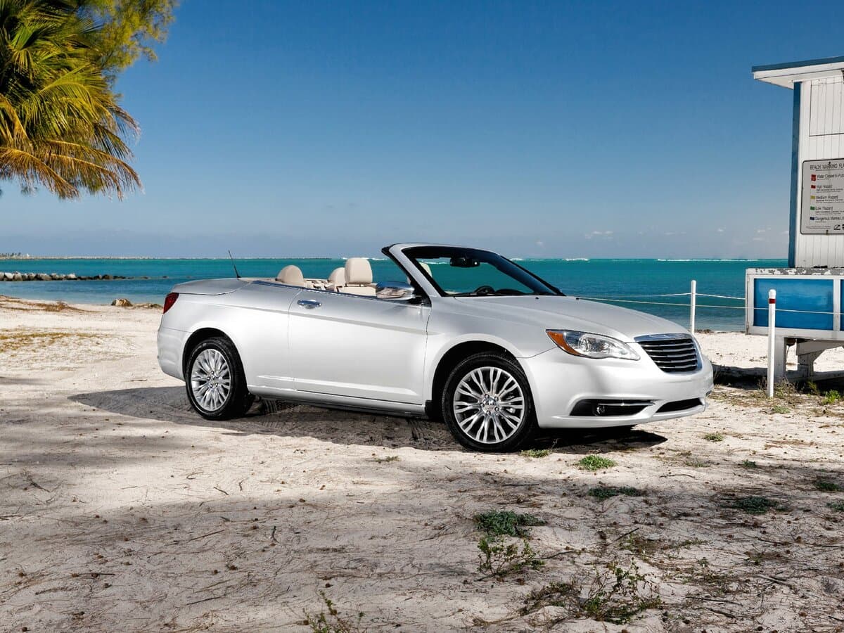 Chrysler 200 I — Yandan