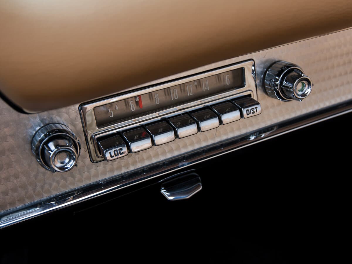 Chrysler 300 Letter Series II (300E) Restayling — Salon, öndən