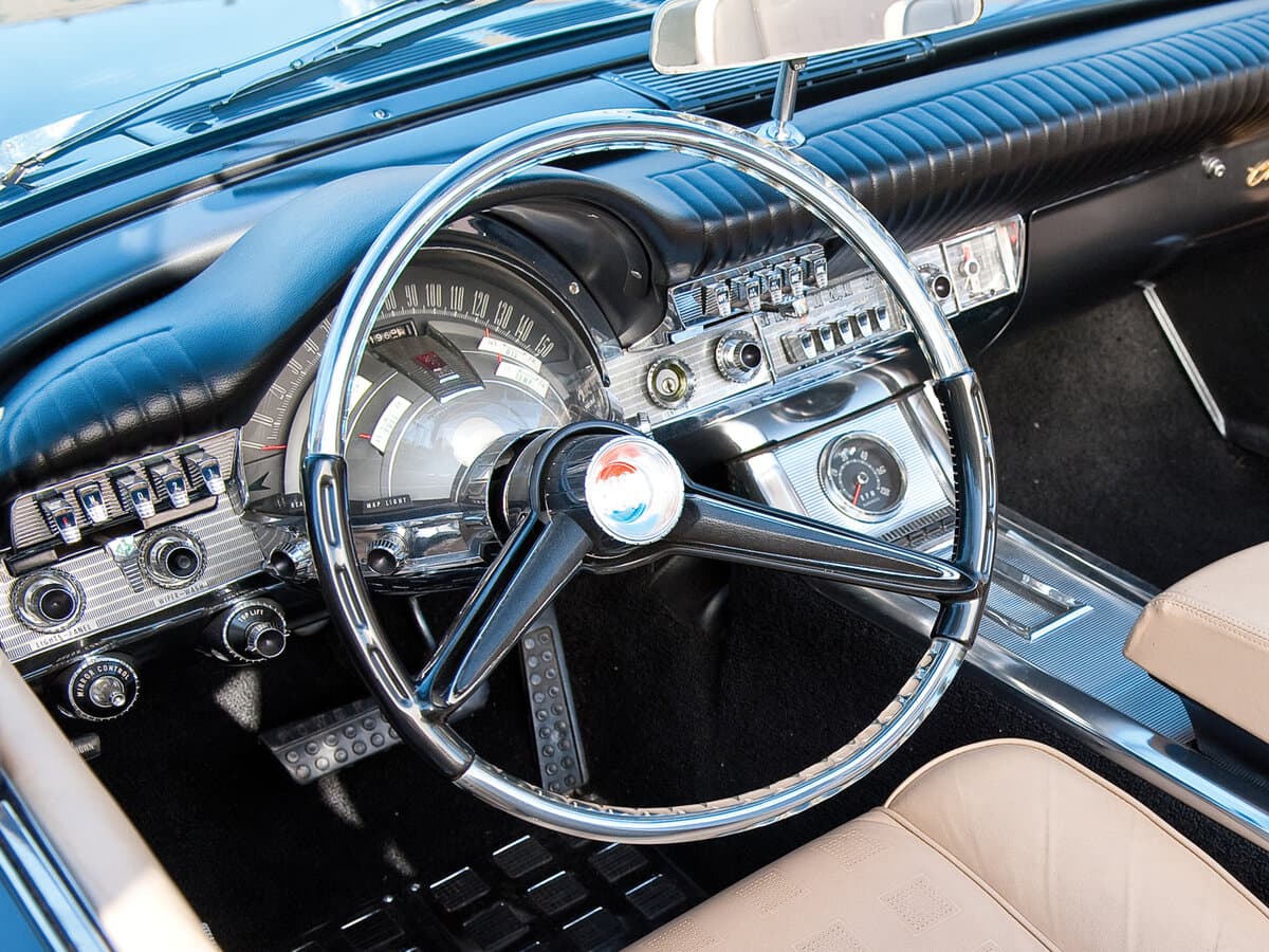 Chrysler 300 Letter Series III (300G) Restayling — Sükan
