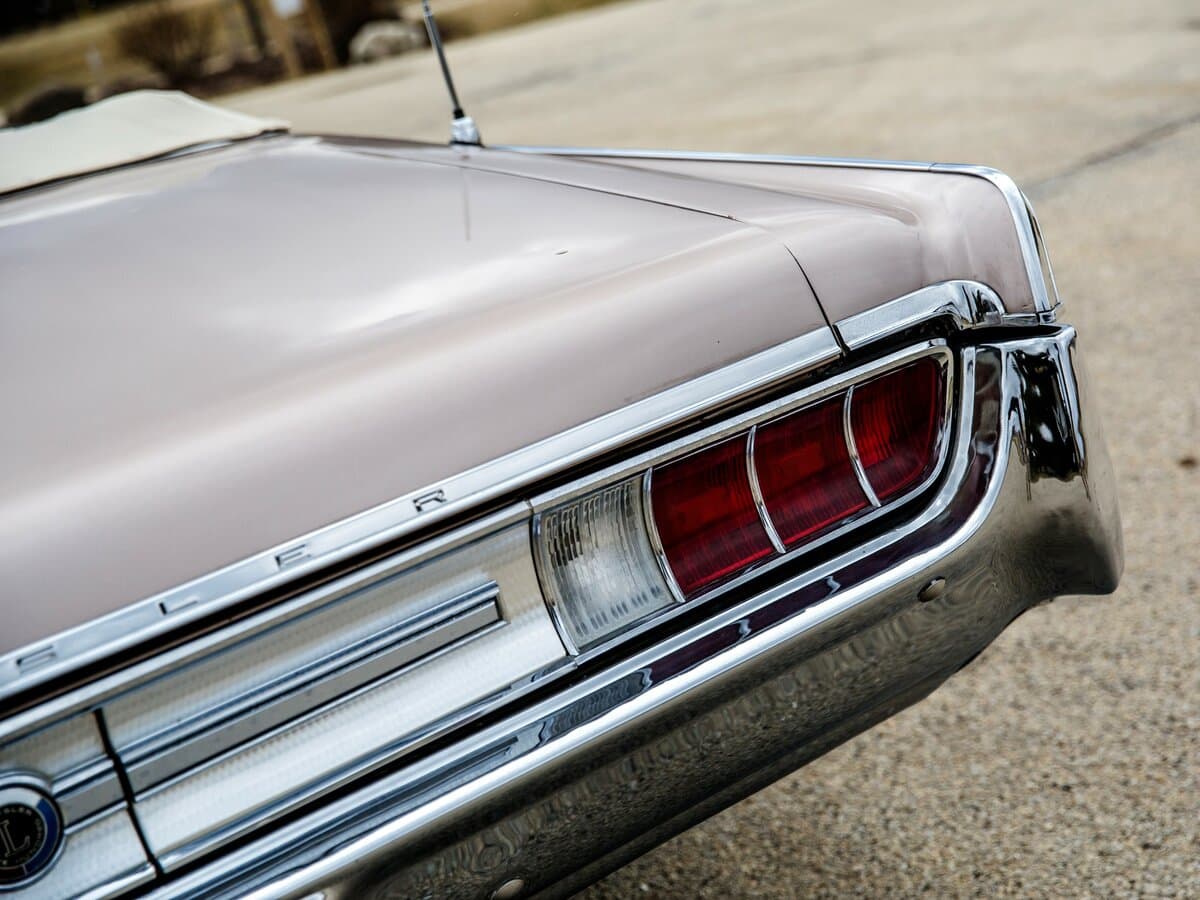 Chrysler 300 Letter Series V (300L) — Detal