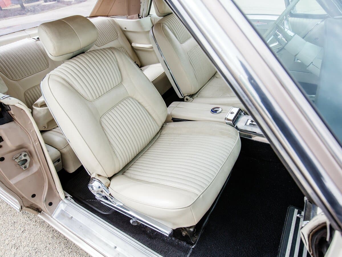 Chrysler 300 Letter Series V (300L) — Salon, öndən