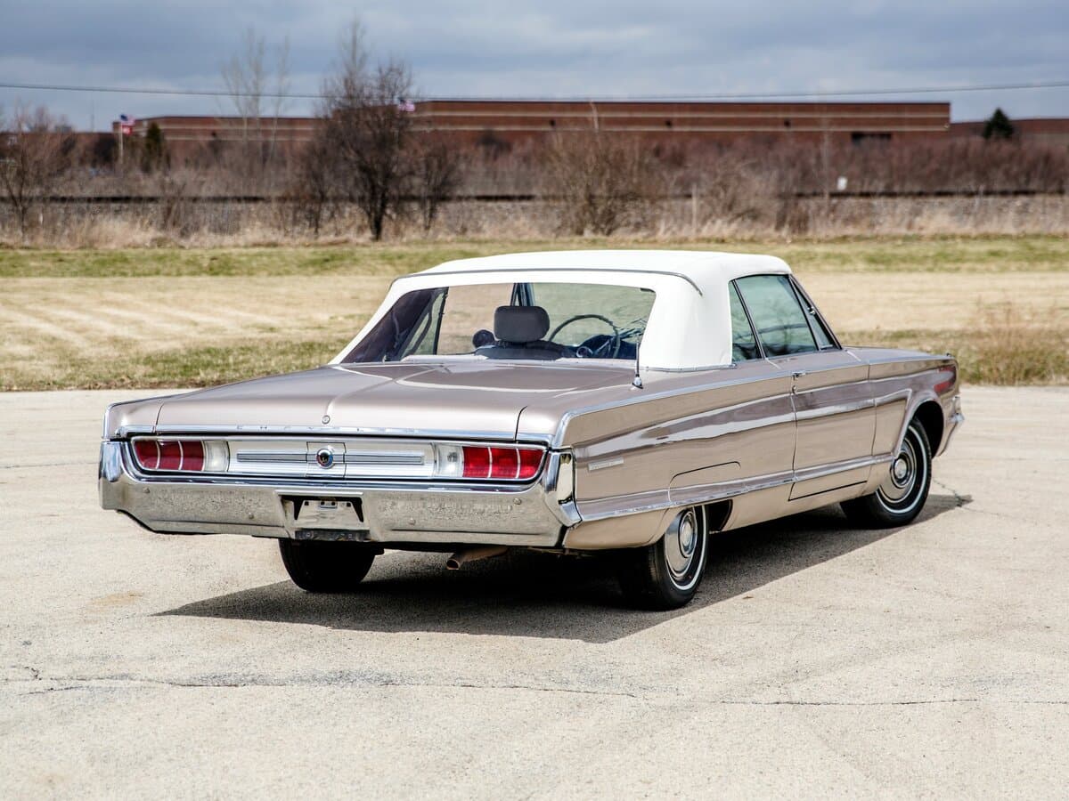 Chrysler 300 Letter Series V (300L) — 3/4 arxadan