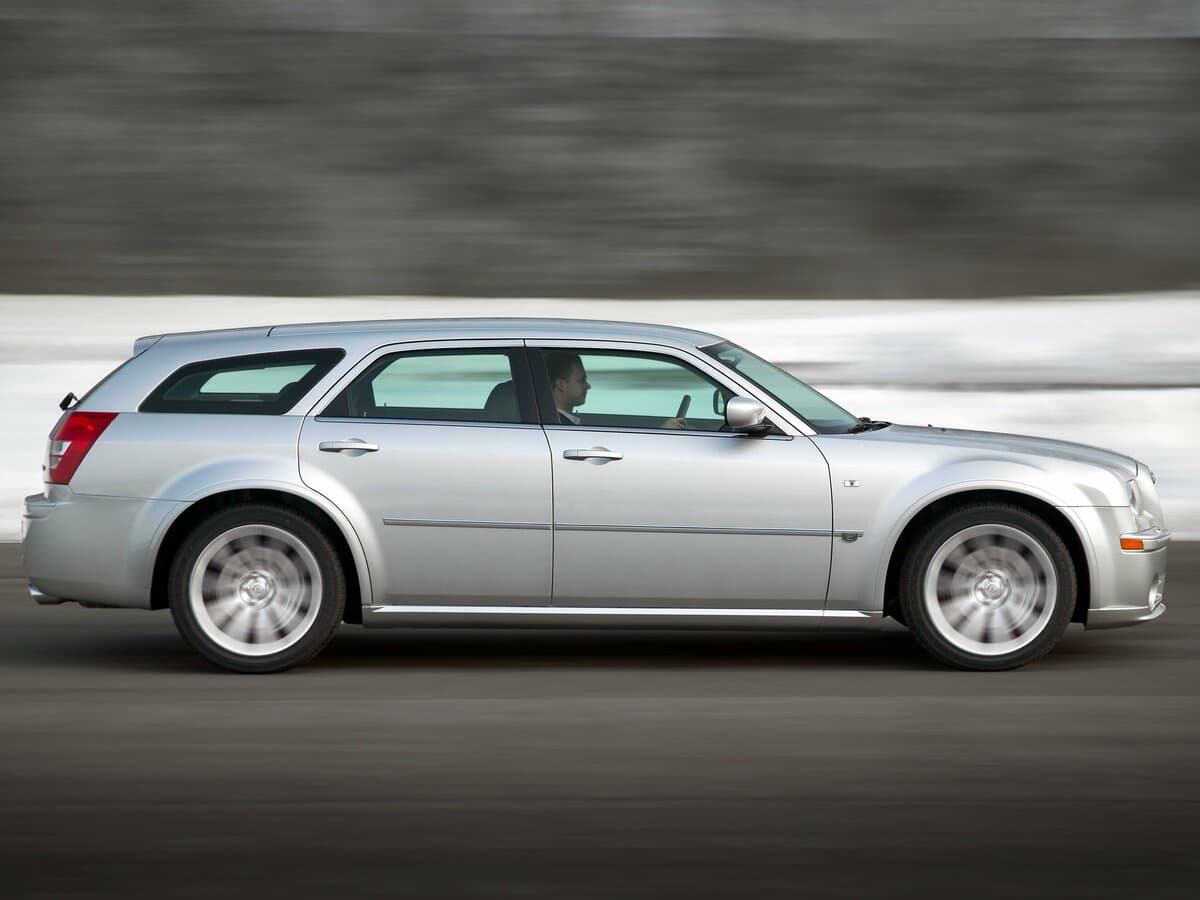 Chrysler 300C I — Yandan
