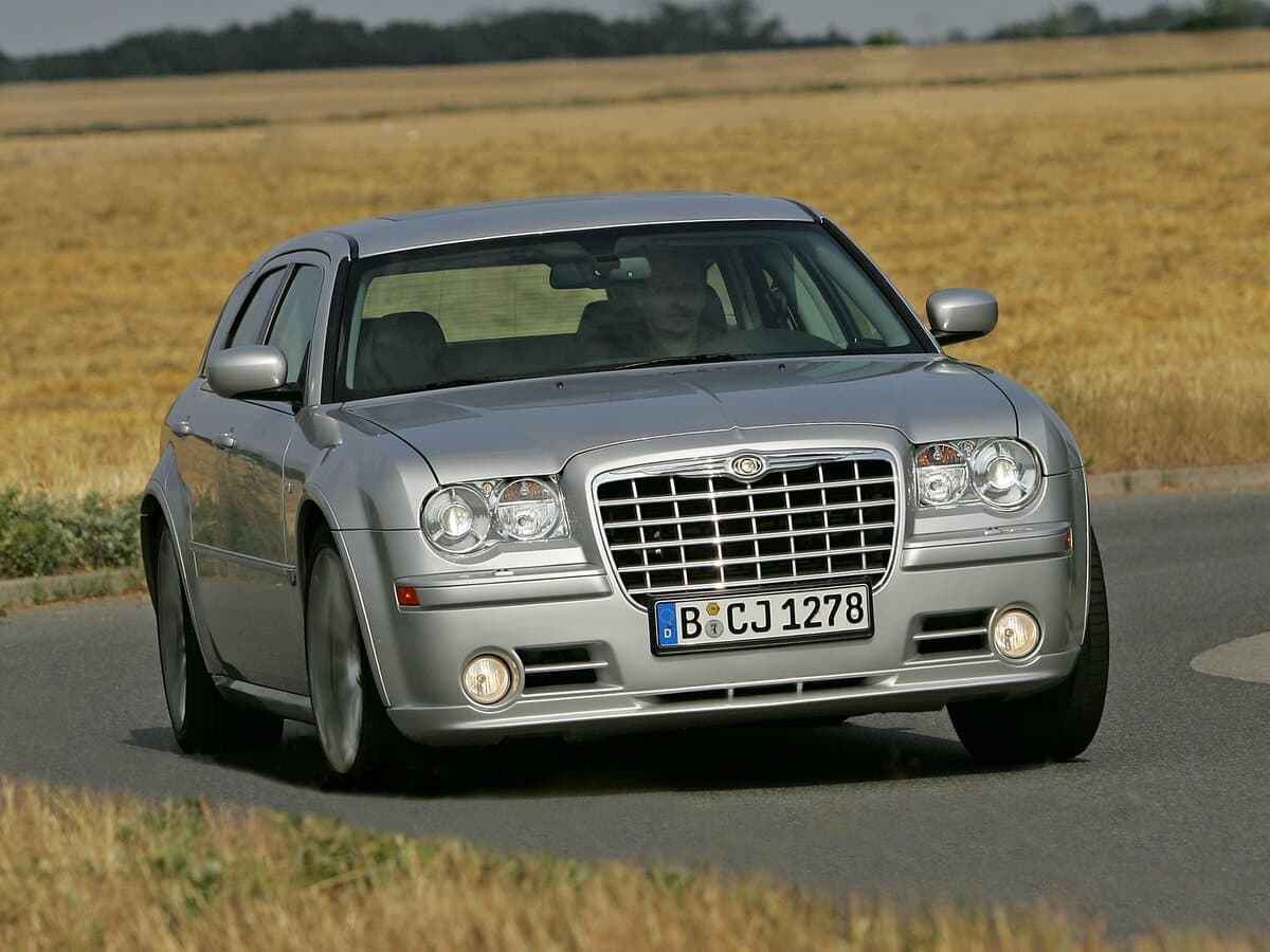 Chrysler 300C I — Öndən
