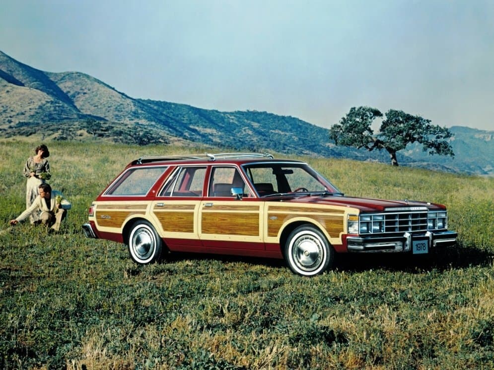 Chrysler LeBaron I — Yandan