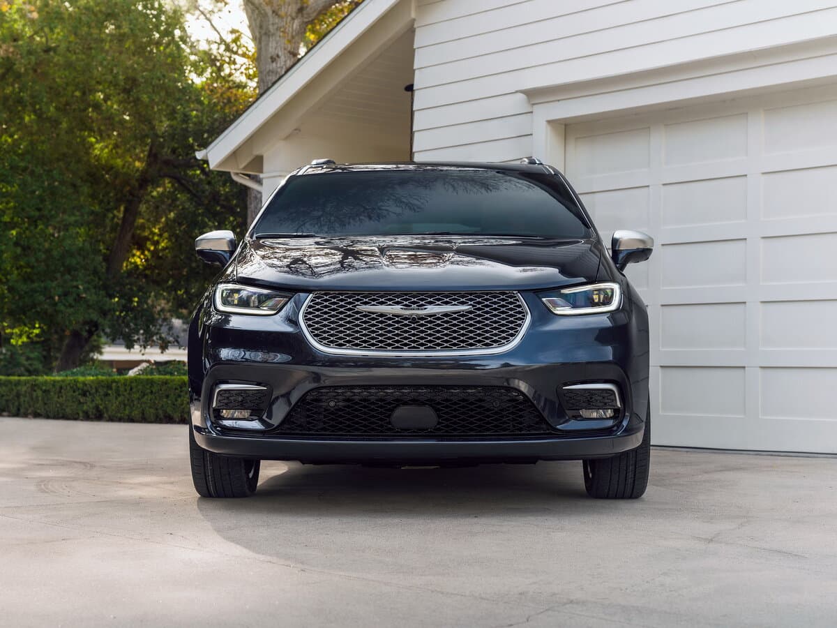 Chrysler Pacifica RU Restayling — Öndən