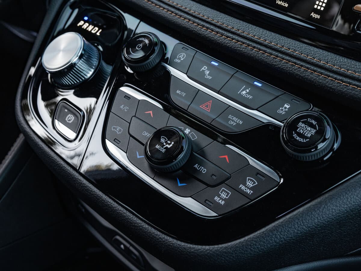 Chrysler Pacifica RU Restayling 2 — Salon, arxadan