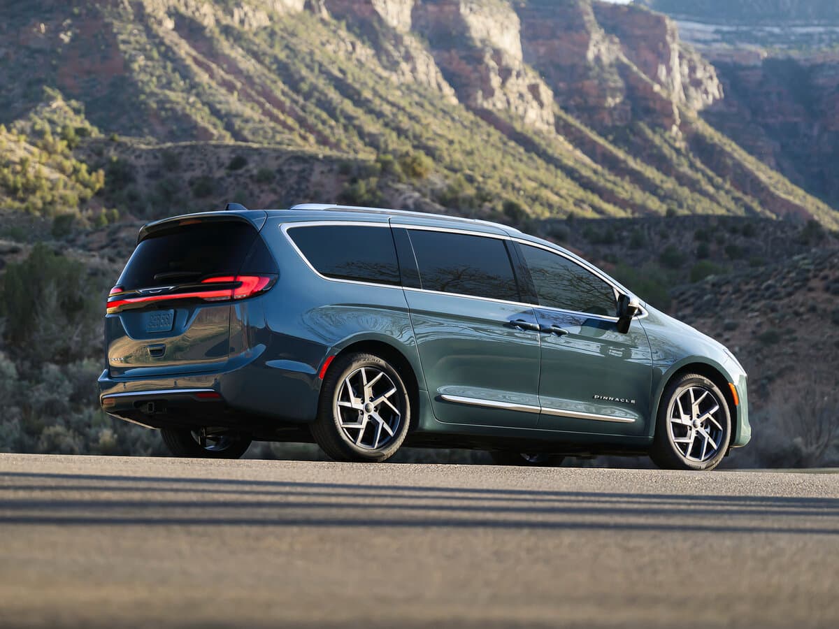Chrysler Pacifica RU Restayling 2 — 3/4 arxadan