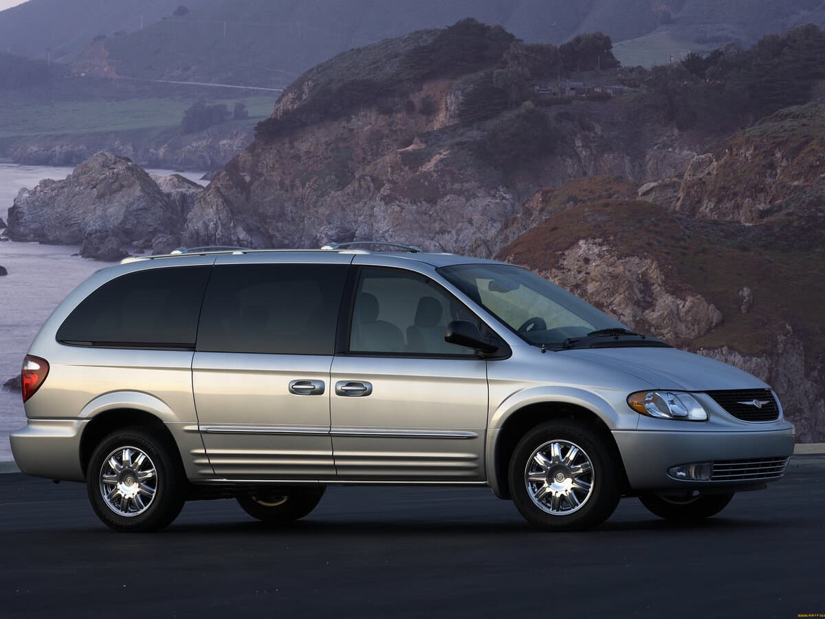 Chrysler Town & Country IV — Yandan