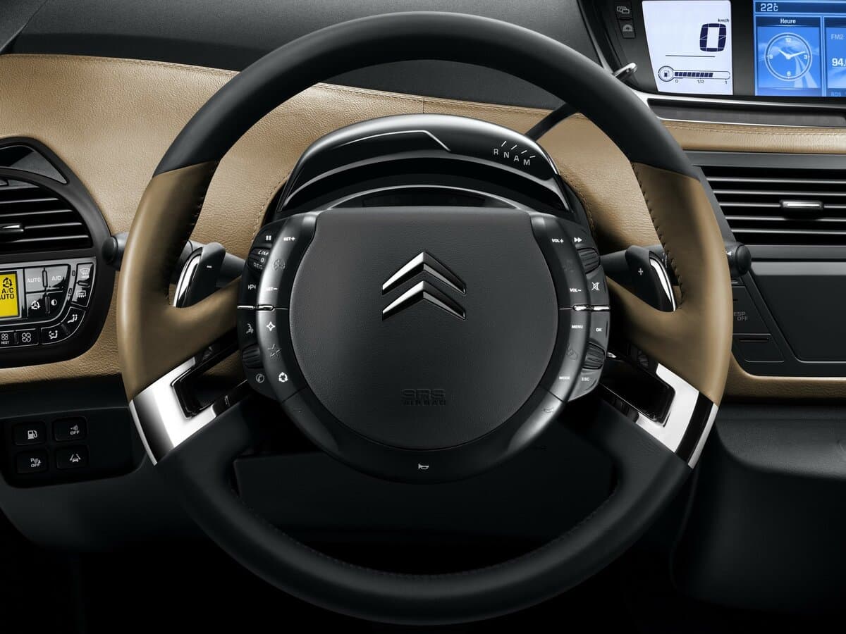 Citroen C4 Picasso I — Sükan