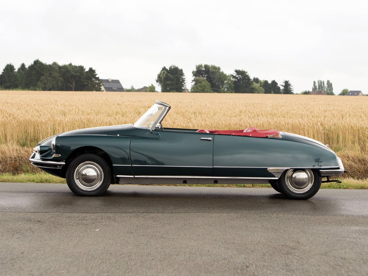 Citroen DS I — Yandan