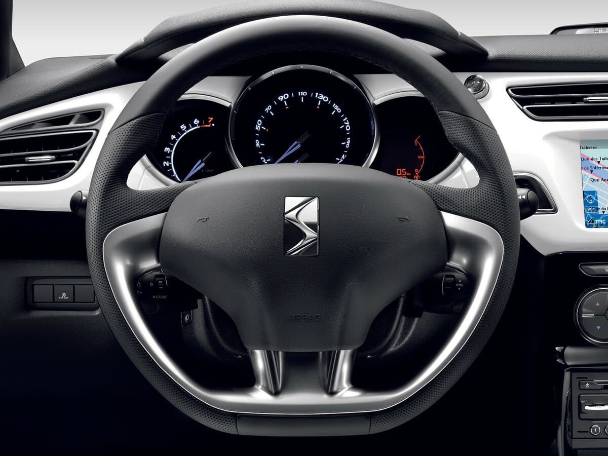 Citroen DS3 I — Sükan