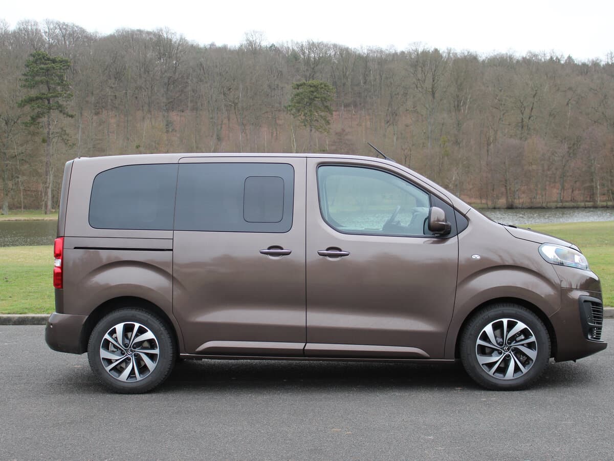 Citroen SpaceTourer I — Yandan