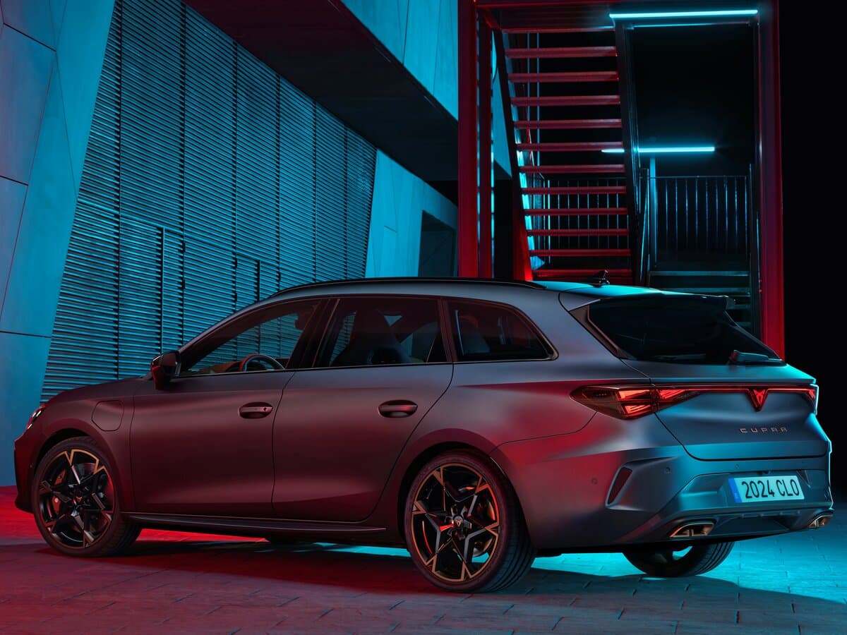 Cupra Leon I Restayling — 3/4 arxadan