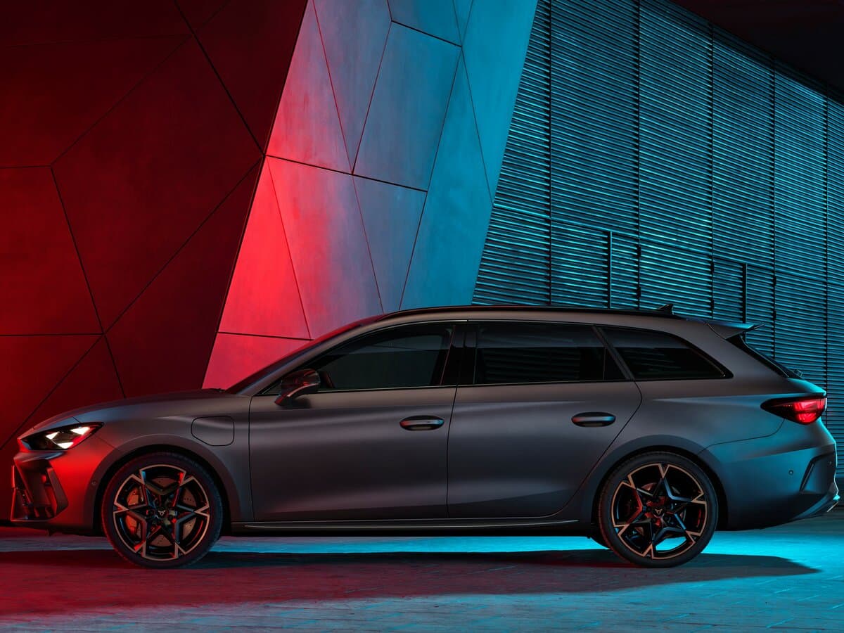Cupra Leon I Restayling — Yandan