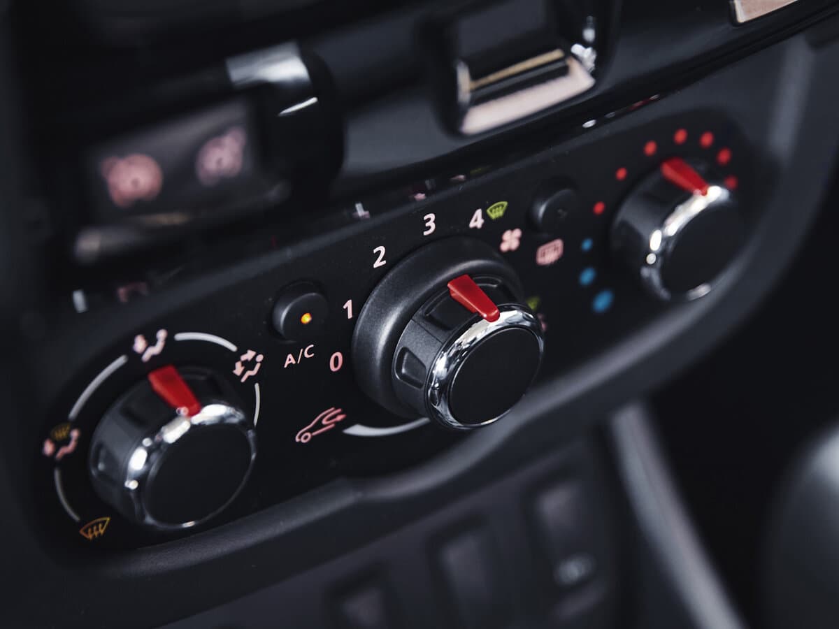 Dacia Duster I Restayling — Salon, öndən