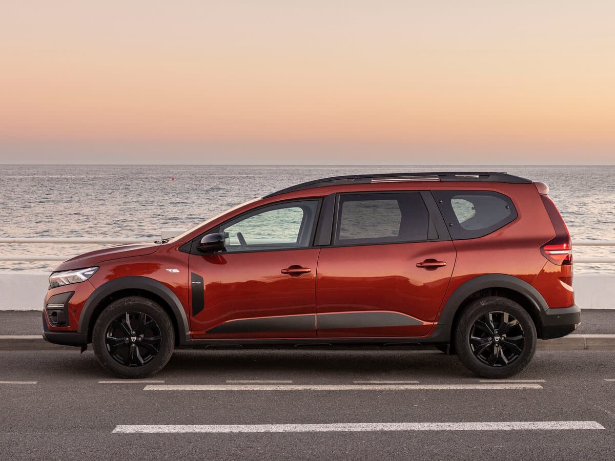 Dacia Jogger I — Yandan