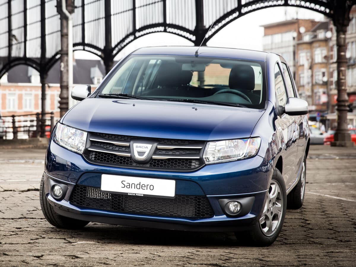 Dacia Sandero II — Öndən