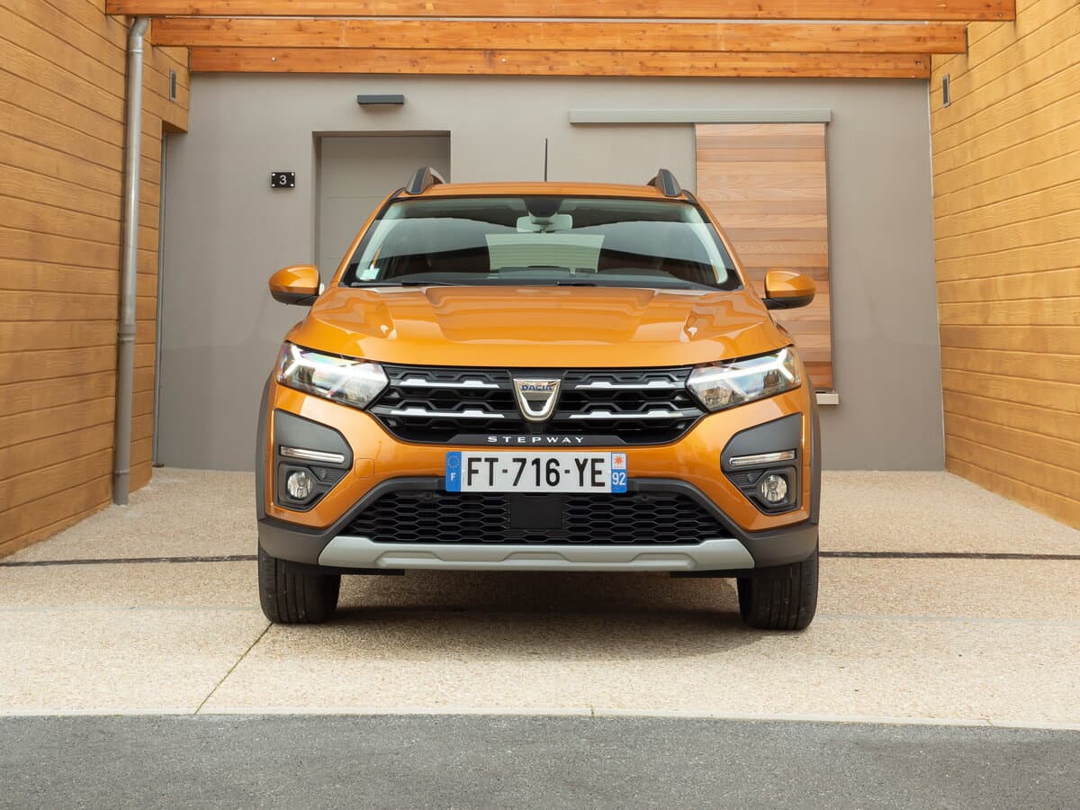 Dacia Sandero III — Öndən