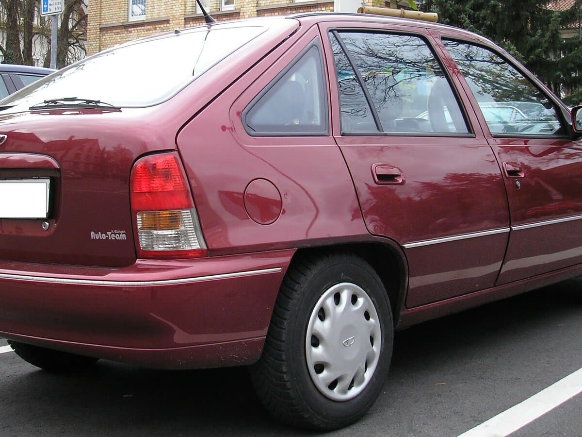 Daewoo Nexia I — 3/4 arxadan