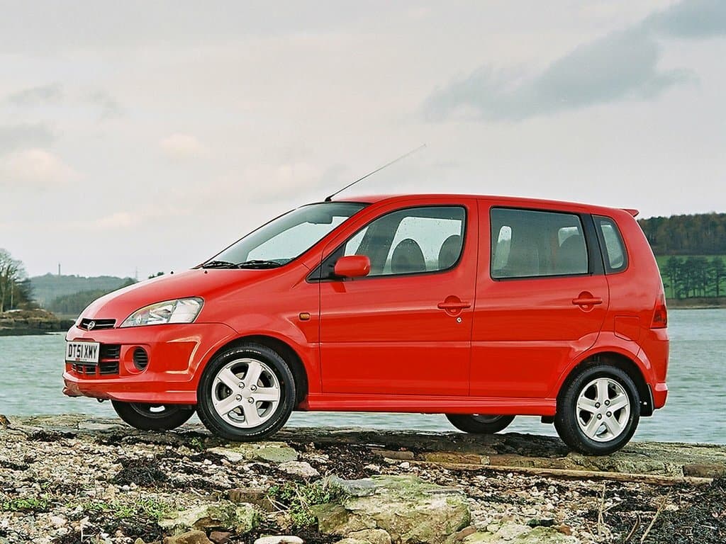 Daihatsu YRV I — Yandan