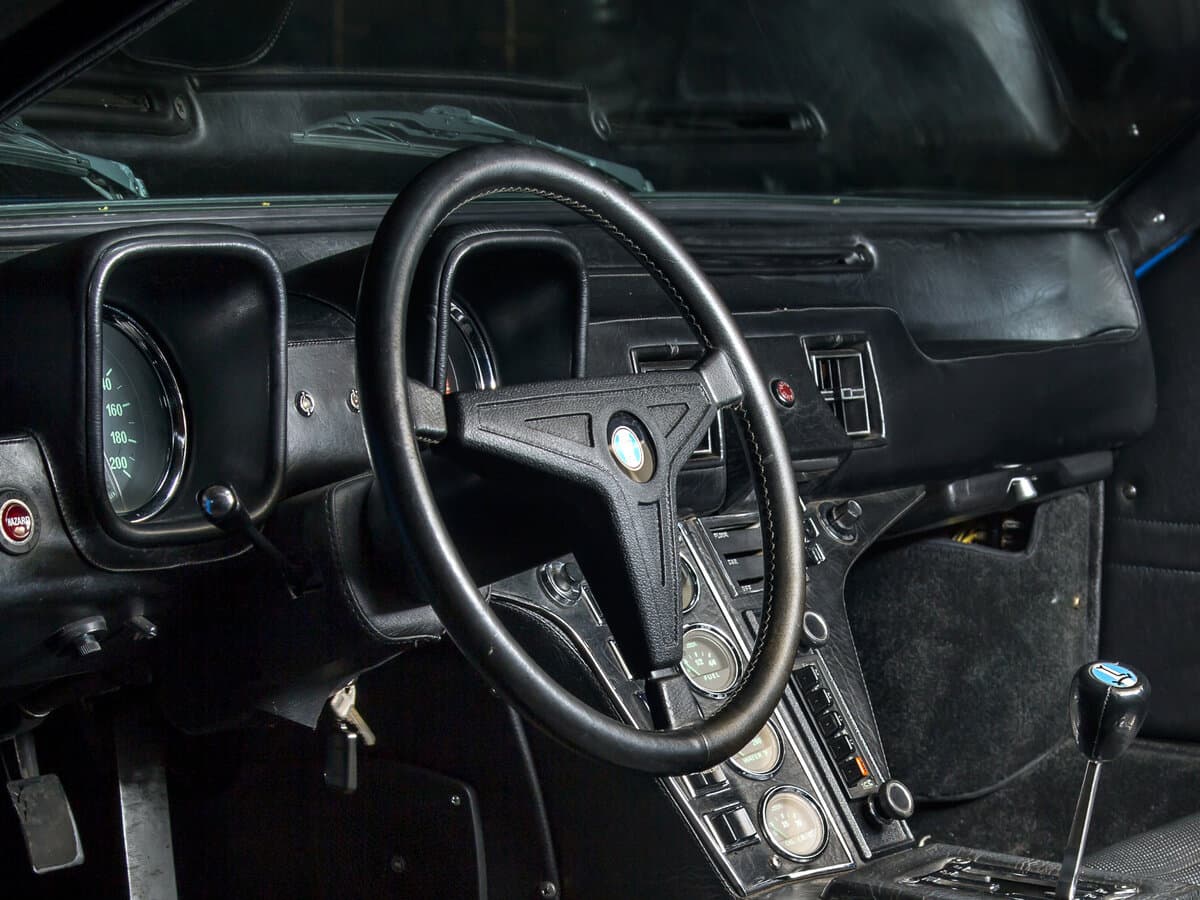 De Tomaso Pantera 1970 – 1991 — Sükan