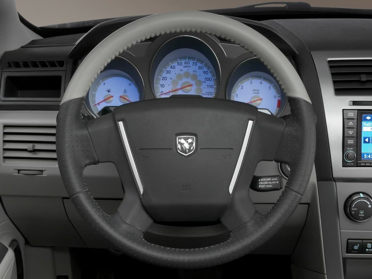 Dodge Avenger II — Sükan